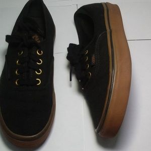 1 pair of black vanz